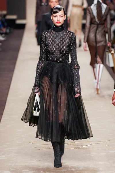 Look 26